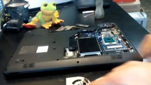 Lenovo G780 разборка и чистка ноутбука, замена термопасты
