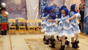 садик 106 танец "Валенки"