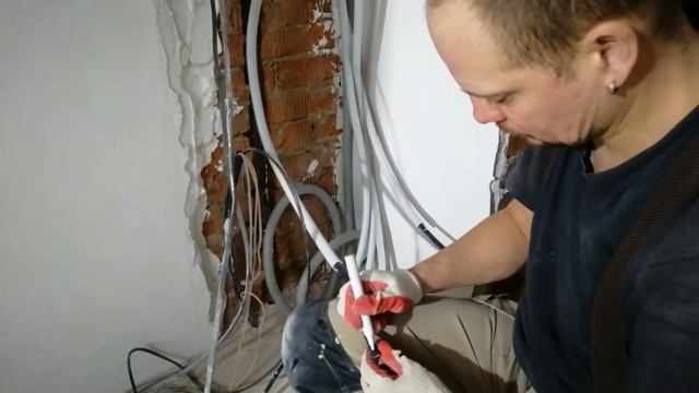 Часть 5. Электроподготовка. Ремонт трешки своими руками. смотреть онлайн