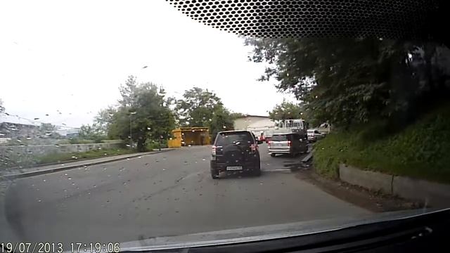 Запись с регистратора, встроенного в зеркало заднего вида смотреть онлайн