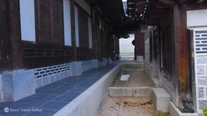 비를 피하는 경복궁 사람들, 추풍 낙엽의 경복궁 쓸쓸히 걷기, 서울여행, 서울트래블워커.