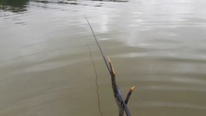 самодельный держатель для маховой удочки.