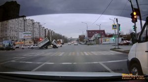 Газелька разломилась пополам