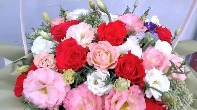 РОЗЫ С ЭУСТОМАМИ В КОРЗИНЕ. ВАШИ ЗАКАЗЫ. ДОСТАВКА СВЕЖИХ ЦВЕТОВ