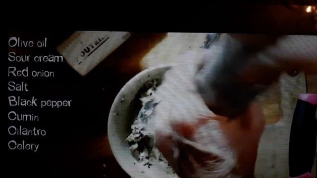 Намазка на хлеб из отжатых грецких орехов и веганская сметана.