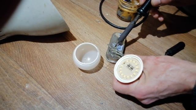 Быстрый ремонт светодиодной лампочки! Сможет каждый! смотреть онлайн