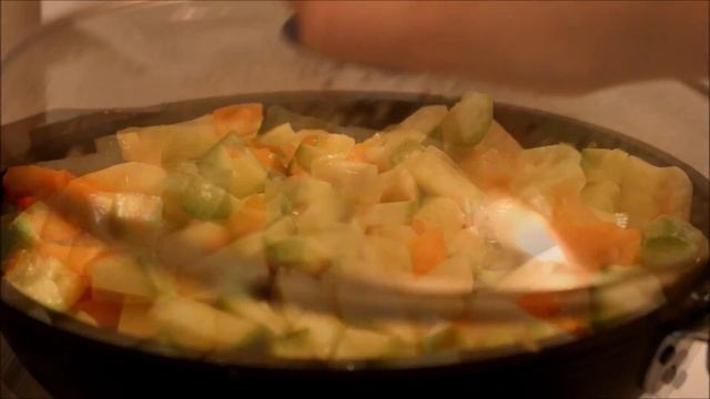 Овощное рагу из кабачков, картошки и капусты — видео рецепт