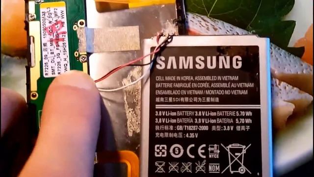 Как запихнуть в Китайский iPhone 6 другой аккумулятор !!! смотреть онлайн