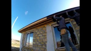 Подшивка свесов кровли софитами, как смонтировать, подшить свес для правильной вентиляции кровли