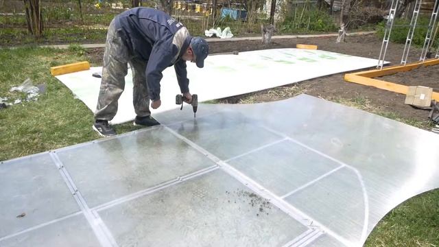 Видео по сборке теплицы для компании "Крепче" смотреть онлайн