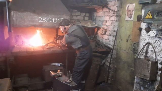 КОВАНЫЙ ЭЛЕМЕНТ ВРУЧНУЮ ! ! !.mp4 смотреть онлайн