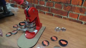 Процесс изготовления закатных значков