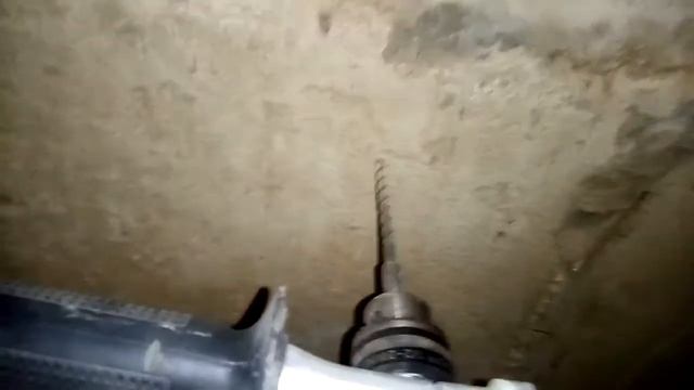 Сверление бетонного блока шуруповертом... смотреть онлайн
