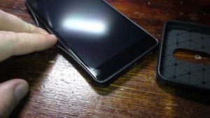 Иногда чехол-бампер и защитное стекло на телефон несовместимы