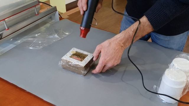 Упаковка сахара в ПОФ плёнку с помощью ручного запайщика iSealer смотреть онлайн