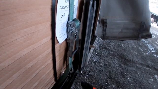 Как выглядит боковая погрузка фуры в мороз. И как я застрял на весах. смотреть онлайн