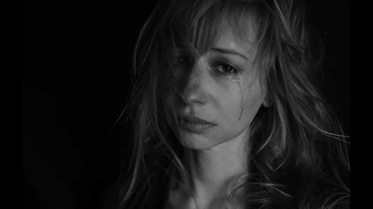 Психология, смысл триллера «Глотай» 2019 г режиссера  Карло Мирабелла-Дэйвис, помощь жертвам насилия