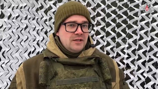 Поздравление женщин военнослужащими ЗВО