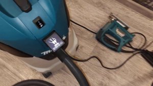 Кнопка дистанционного управления на пылесос Makita VC2512L.