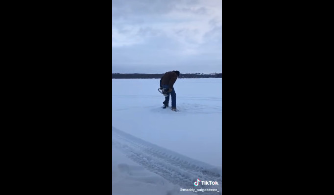 Рыбы не поймали, зато лунок набурили...