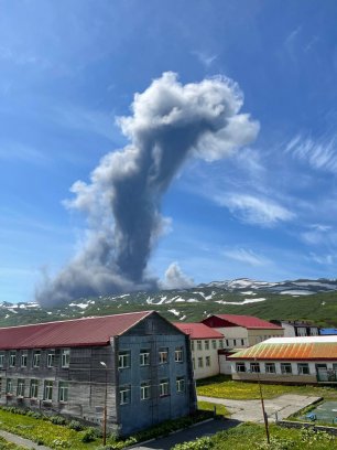 Курильский вулкан Эбеко вновь активен