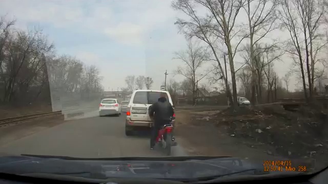 Задумался и въехал в автомобиль