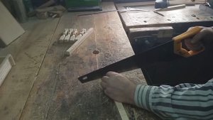 кормушка для птиц из дров, своими руками