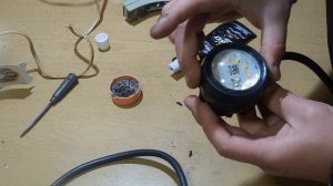 ФОНАРЬ ДЛЯ ПОДВОДНОЙ ОХОТЫ С ОСТРОГОЙ.