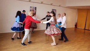 Square dance lessons: basic figures [Circle left, Circle right, Do sa do]