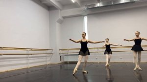 4 Екзерсис на пальцях 05  Glissade en tournant