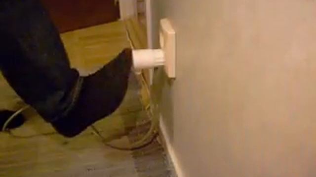 Eazyplug - en säkrare stickpropp смотреть онлайн