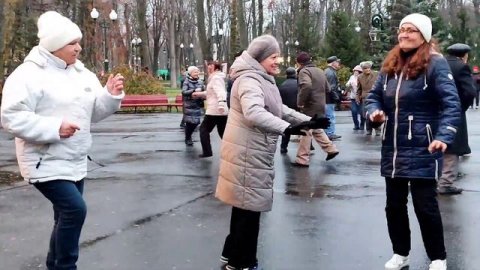 ТАЮ БЕЗ ТЕБЯ, Я ТАЮ, ТАЮ!???/ТАНЦЫ В ПАРКЕ ГОРЬКОГО ХАРЬКОВ НОЯБРЬ 2021