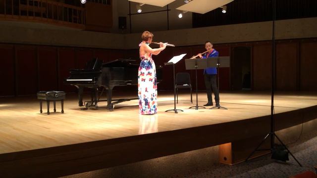 Aria Antigua by Rodrigo: Christopher Lee & Christine Beard, flutes смотреть онлайн