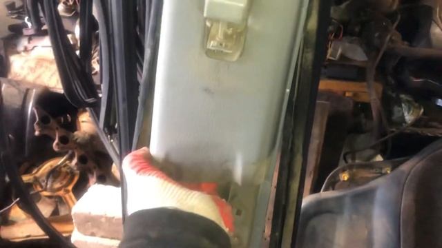 Как снять,поменять передние ремни безопасности на автомобиле Ниссан примера P11 смотреть онлайн