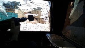 Как снять зеркальное напыление(тонировку),с автомобильных стекол,своими руками.