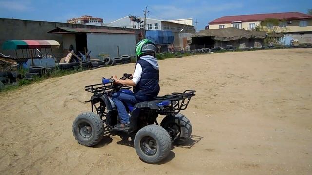 Зубайру впервые сел на квадроцикл смотреть онлайн
