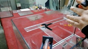 КЛЕИМ АКВАРИУМ 126 ЛИТРОВ  ( 3 ЧАСТЬ).  КАК ПРИКЛЕИТЬ РЕБРА ЖЕСТКОСТИ