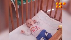 Грудного ребенка, раздетого и голодного, забрали полицейские у пьяной 20-летней матери в Темиртау.