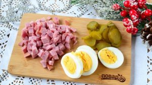 Двухцветное заливное с ветчиной и маринованными огурцами