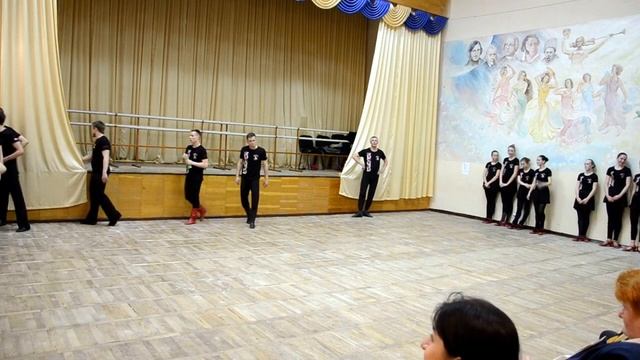 УКРАИНСКИЕ ВРАЩЕНИЯ ПО ДИАГОНАЛИ на открытом занятии в Народном ансамбле танца РАДОСТЬ, г. Дн-вск смотреть онлайн