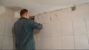 Как стыковать плитку с ПОТОЛКОМ