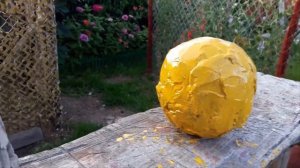 Веселые шары для украшения сада. Сделай сам .