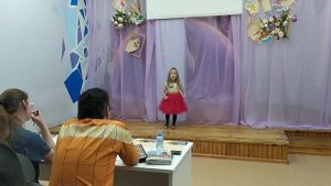 Стихотворение Андрея Усачёва "Солидная дама" читает Иванова Оля