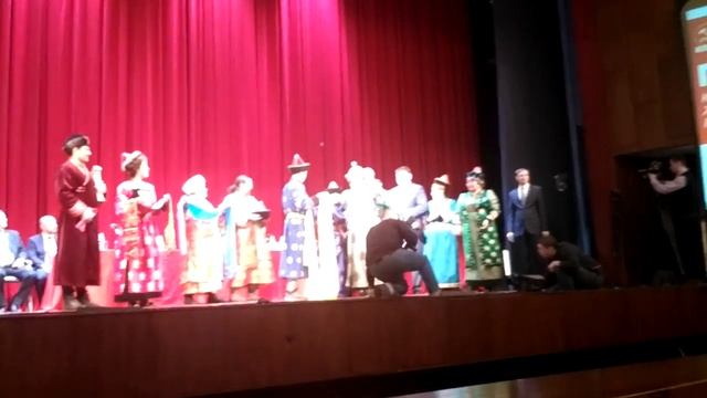 Грудинина одели в Бурятский национальный костюм! смотреть онлайн