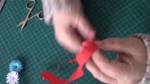 Астра или хризантема в технике квиллинг. Мастер-класс