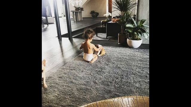 Chrissy Teigen’s Daughter, 2, Proves She’s The Ultimate Sass Queen смотреть онлайн