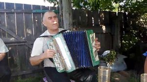 Горько плакала ива