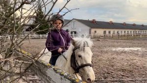 Верхом на пони без седла. Тренировка на ферме. Pony riding #конныйспорт #horseriding #farm