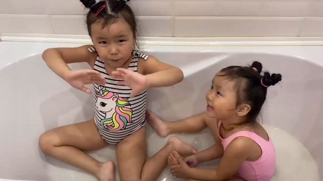 Лопаем шарики с краской смотреть онлайн