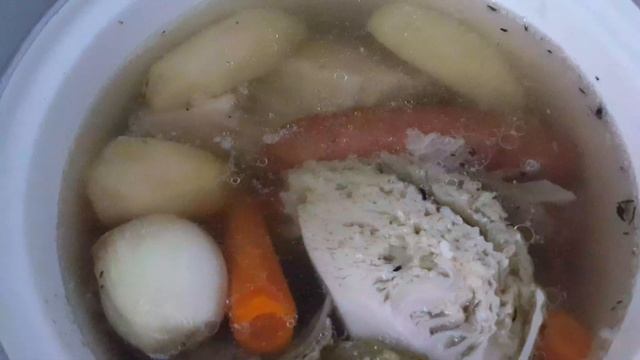 Французская кухня. Савойская капуста с сосисками и овощами/Potée de chou vert aux pommes de terre. смотреть онлайн